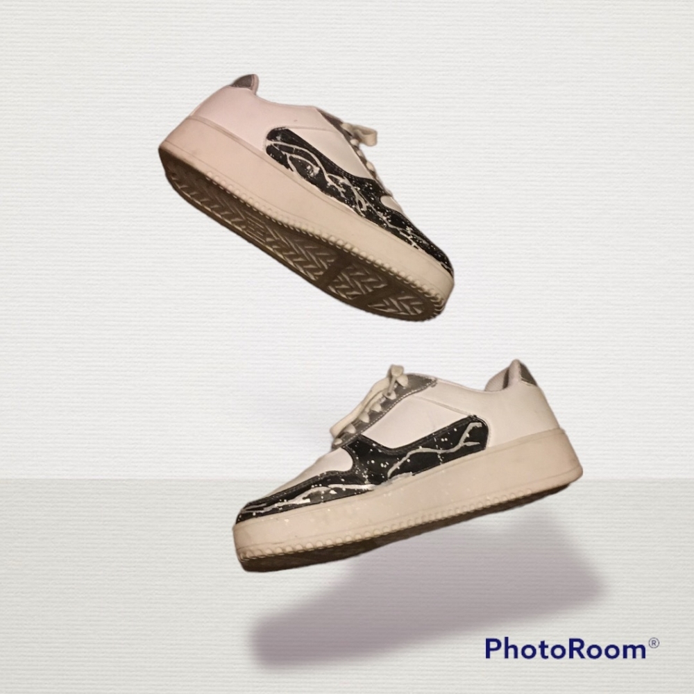 White shoes. Size 9.
